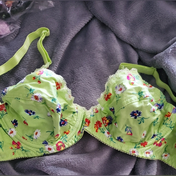 Victoria's Secret Full Coverage Ashley Bra-Lime NWT 34A - Picture 2 of 4